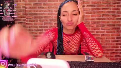 Snapshot of lunaixmoon_ chatting on 9, 8, 2026 Luna online show from 9, 8, 2026
