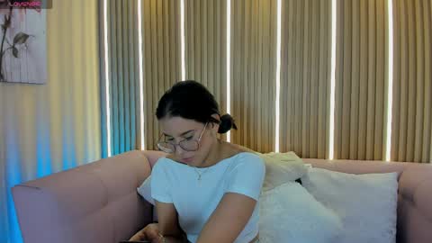 Snapshot of lunamillers_ chatting on 4, 6, 2026 lunamillers_ online show from 4, 6, 2026