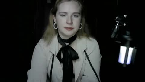 Snapshot of lunamystique_ chatting on 19, 10, 2025 lunamystique_ online show from 19, 10, 2025