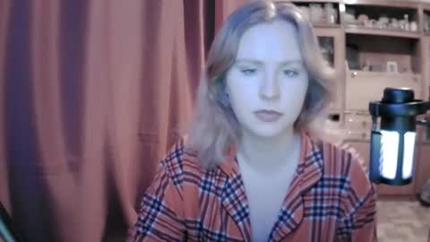 lunamystique_ online show from 9, 2, 2026