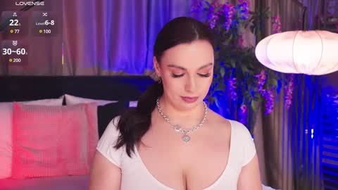 Luna  next streams Mon Fri Sat Sun 8pm-5am gmt0 online show from 5, 2, 2025