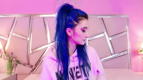 Luna Page online show from 20, 9, 2025