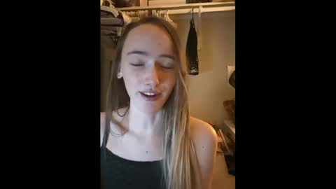 Snapshot of lunapixie2020 chatting on 18, 1, 2025 lunapixie2020 online show from 18, 1, 2025