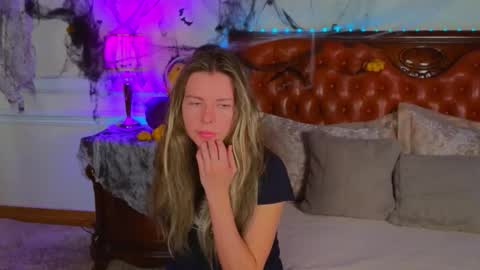 Luna Rishi online show from 27, 10, 2025