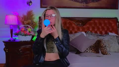 Snapshot of lunarishi chatting on 4, 2, 2026 Luna Rishi online show from 4, 2, 2026