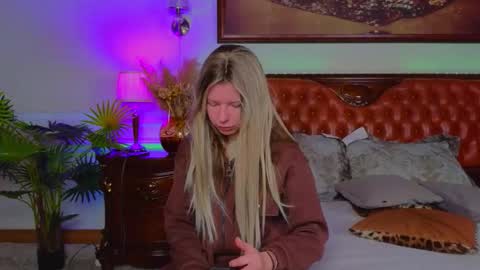 Snapshot of lunarishi chatting on 5, 2, 2026 Luna Rishi online show from 5, 2, 2026