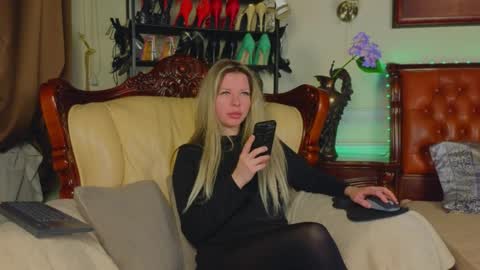 Snapshot of lunarishi chatting on 2, 4, 2026 Luna Rishi online show from 2, 4, 2026