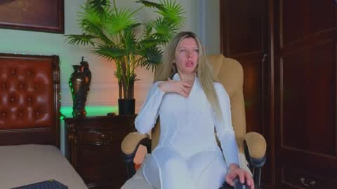 Snapshot of lunarishi chatting on 10, 4, 2026 Luna Rishi online show from 10, 4, 2026