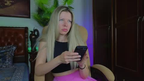 Snapshot of lunarishi chatting on 25, 5, 2026 Luna Rishi online show from 25, 5, 2026