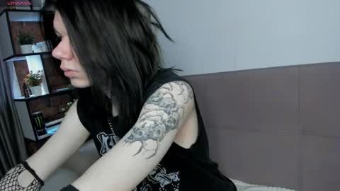 Snapshot of lunaroffset chatting on 5, 5, 2026 Matthew online show from 5, 5, 2026