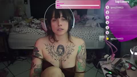 lunarqueen420 online show from 27, 6, 2026