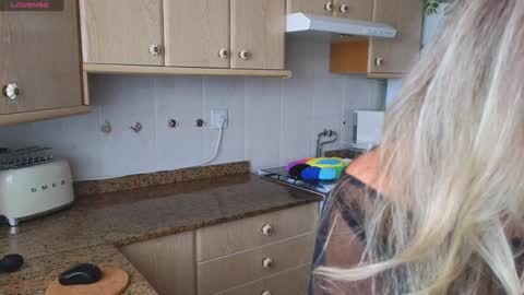 Snapshot of lunary_mix chatting on 20, 12, 2024 Luna online show from 20, 12, 2024