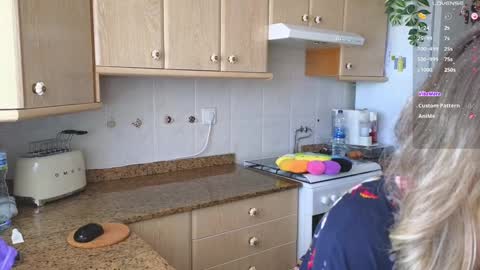 Snapshot of lunary_mix chatting on 4, 2, 2025 Luna online show from 4, 2, 2025