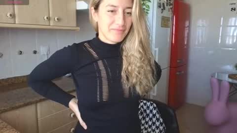 Snapshot of lunary_mix chatting on 13, 2, 2026 Luna online show from 13, 2, 2026