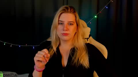 Snapshot of lunasshine chatting on 13, 1, 2026 LunasShine online show from 13, 1, 2026