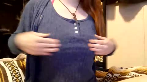 Snapshot of lunathepoet chatting on 22, 5, 2026 lunathepoet online show from 22, 5, 2026