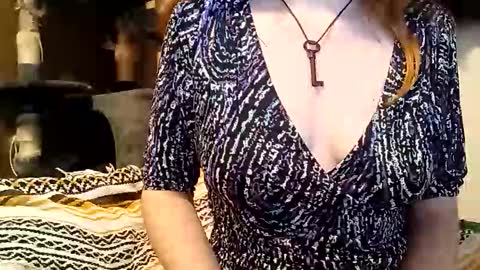 Snapshot of lunathepoet chatting on 11, 6, 2026 lunathepoet online show from 11, 6, 2026