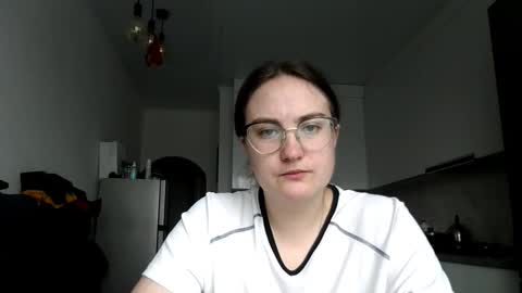 Snapshot of lunavelvet3 chatting on 16, 11, 2025 lunavelvet3 online show from 16, 11, 2025