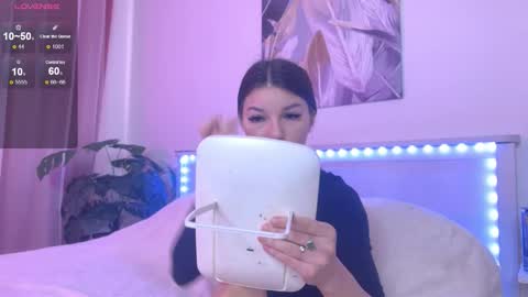 Snapshot of lunavine chatting on 16, 11, 2025 Veronica online show from 16, 11, 2025