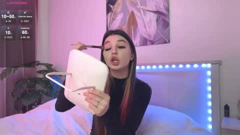 Snapshot of lunavine chatting on 16, 12, 2025 Veronica online show from 16, 12, 2025