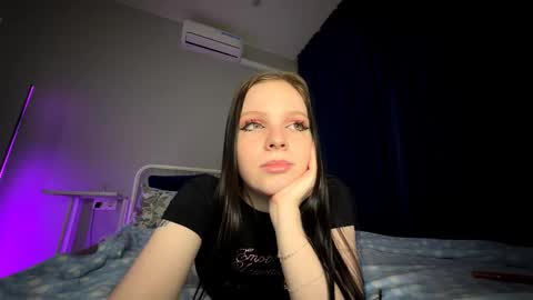 Snapshot of lunavoyce chatting on 9, 11, 2025 Lunavoyce online show from 9, 11, 2025