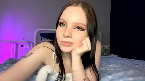 Snapshot of lunavoyce chatting on 10, 11, 2025 Lunavoyce online show from 10, 11, 2025