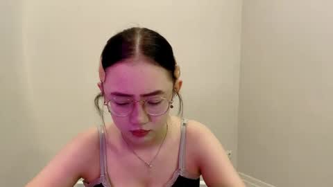 Snapshot of lupefaulker chatting on 15, 5, 2026 Roxie online show from 15, 5, 2026