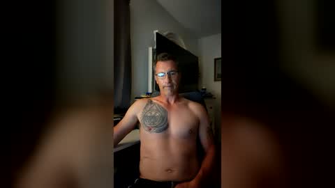 Snapshot of luvsmokeproductions chatting on 16, 7, 2026 SmokeLuv online show from 16, 7, 2026
