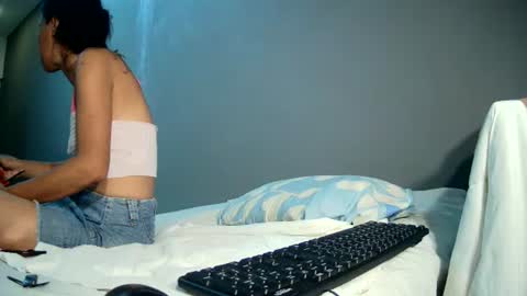 Snapshot of luvu4everxxx chatting on 13, 7, 2026 Bee Bee online show from 13, 7, 2026
