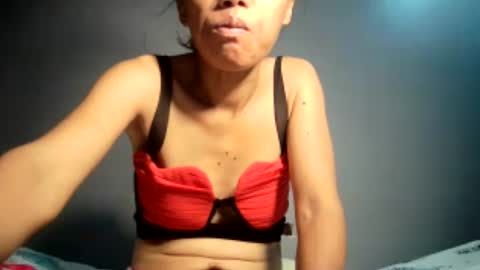 Snapshot of luvu4everxxx chatting on 17, 7, 2026 Bee Bee online show from 17, 7, 2026