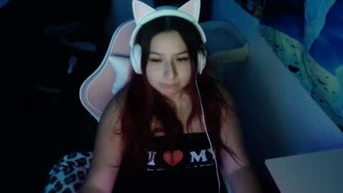 Snapshot of luvvespie chatting on 26, 11, 2025 luvvespie online show from 26, 11, 2025