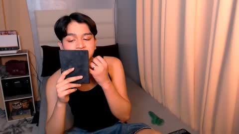 queen lux online show from 2, 3, 2025