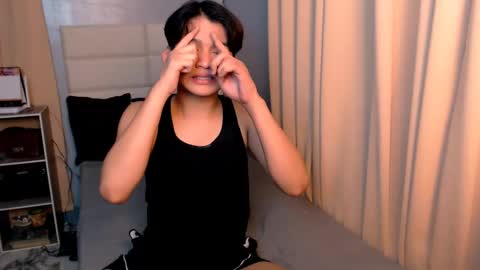 queen lux online show from 6, 3, 2025