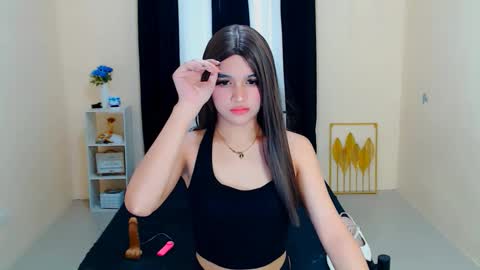 queen lux online show from 24, 9, 2025