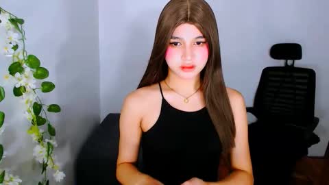 queen lux online show from 8, 11, 2025