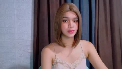 queen lux online show from 5, 4, 2026