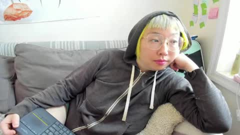 Snapshot of luxgray chatting on 18, 4, 2026 LuxGray online show from 18, 4, 2026