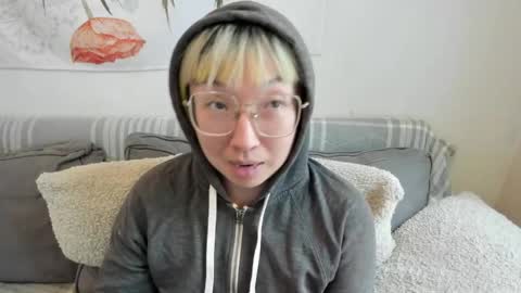 Snapshot of luxgray chatting on 22, 5, 2026 LuxGray online show from 22, 5, 2026
