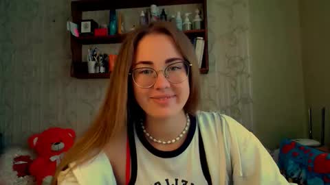 Snapshot of luxie_queen chatting on 1, 10, 2025 Katie online show from 1, 10, 2025