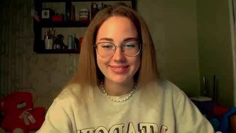Snapshot of luxie_queen chatting on 4, 10, 2025 Katie online show from 4, 10, 2025