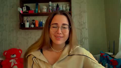 Snapshot of luxie_queen chatting on 10, 10, 2025 Katie online show from 10, 10, 2025