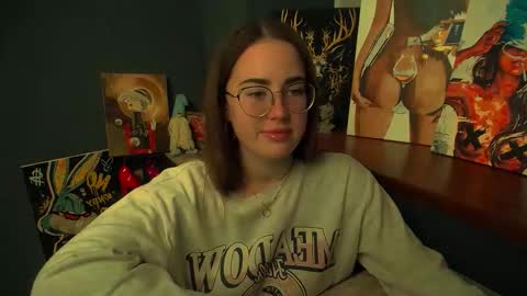 Snapshot of luxie_queen chatting on 23, 4, 2026 Katie online show from 23, 4, 2026