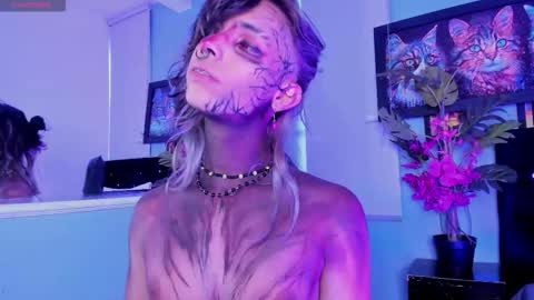 Snapshot of luxiel_ chatting on 20, 11, 2025 Luxiel 3 online show from 20, 11, 2025