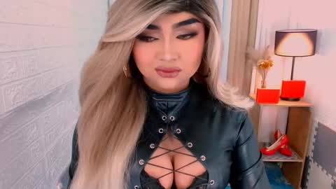 Snapshot of luxsasha chatting on 7, 11, 2025 Sasha Blaire online show from 7, 11, 2025