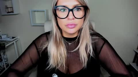 Snapshot of luxxx_diana chatting on 10, 12, 2024 Diana online show from 10, 12, 2024