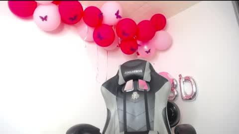 luzcastillo07 online show from 16, 9, 2025