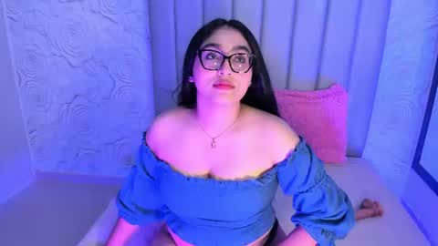 Snapshot of lya_dubois_ chatting on 4, 7, 2026 LYA DUBOIS online show from 4, 7, 2026