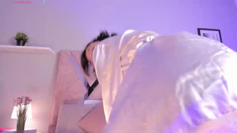 Lya Lee online show from 2, 12, 2025