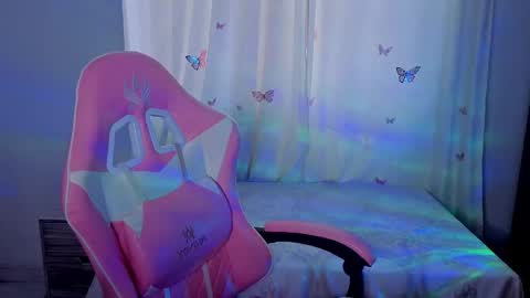 Snapshot of lyavalmont chatting on 6, 5, 2026 lyavalmont online show from 6, 5, 2026
