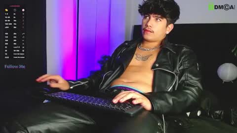 Lyle Bennett Freelance Model online show from 24, 9, 2025